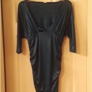 New Without Tags Green/Blue Top. 3/4 sleeve. Peacock blue green unique color.